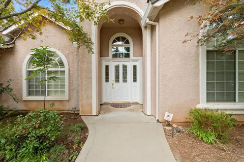 Entry Way - 2127 Western Oak Dr, Redding, CA 96002 photo 1 of 1