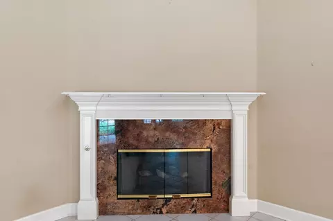 Living - 2127 Western Oak Dr, Redding, CA 96002 photo 5 of 7