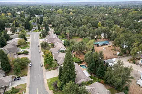 View/Area - 2127 Western Oak Dr, Redding, CA 96002 photo 4 of 6