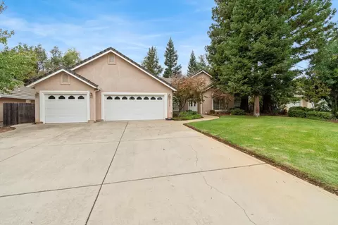 Exterior - 2127 Western Oak Dr, Redding, CA 96002 photo 11 of 13