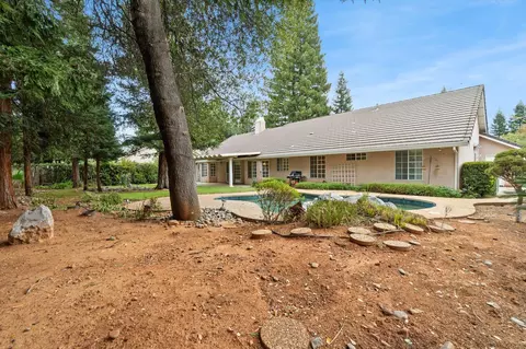 Exterior - 2127 Western Oak Dr, Redding, CA 96002 photo 6 of 13