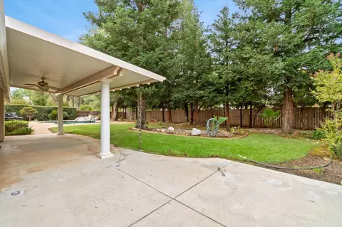 Exterior - 2127 Western Oak Dr, Redding, CA 96002 photo 4 of 13