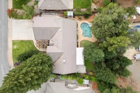 View/Area - 2127 Western Oak Dr, Redding, CA 96002 photo 2 of 6