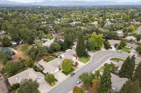 View/Area - 2127 Western Oak Dr, Redding, CA 96002 photo 3 of 6