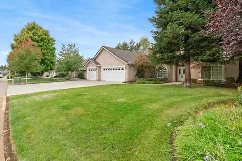 Exterior - 2127 Western Oak Dr, Redding, CA 96002 photo 12 of 13