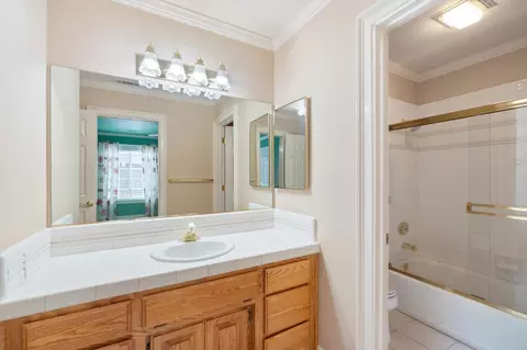 Bath - 2127 Western Oak Dr, Redding, CA 96002 photo 6 of 6