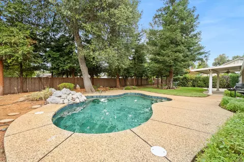 Exterior - 2127 Western Oak Dr, Redding, CA 96002 photo 7 of 13