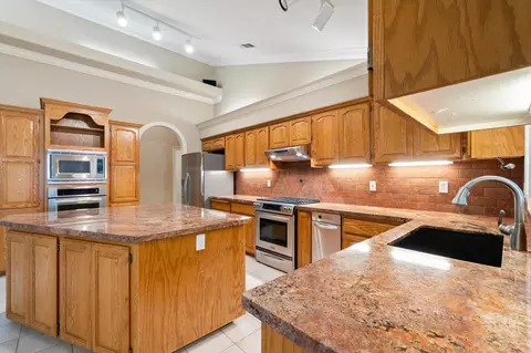 Kitchen - 2127 Western Oak Dr, Redding, CA 96002 photo 2 of 3