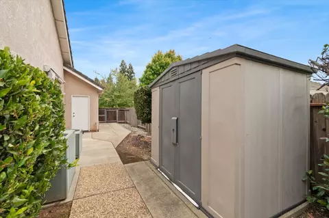 Exterior - 2127 Western Oak Dr, Redding, CA 96002 photo 9 of 13