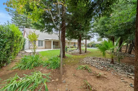 Exterior - 2127 Western Oak Dr, Redding, CA 96002 photo 5 of 13
