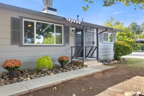 2269 Corona St, Redding, CA 96002 photo 3