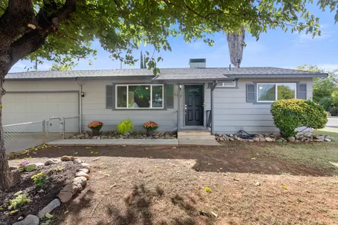 2269 Corona St, Redding, CA 96002 photo 4