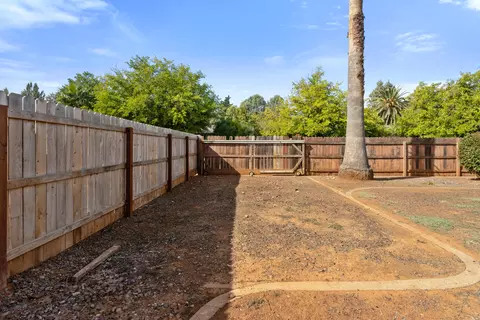 2269 Corona St, Redding, CA 96002 photo 11