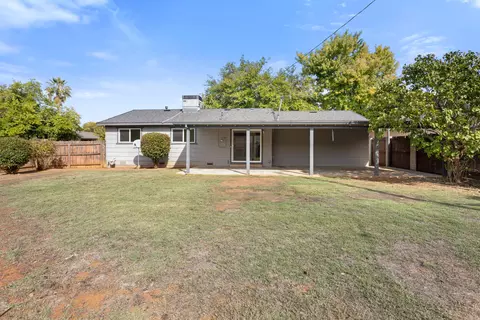 2269 Corona St, Redding, CA 96002 photo 9