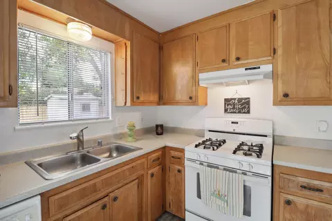 2548 Saturn, Redding, CA 96002 photo 10