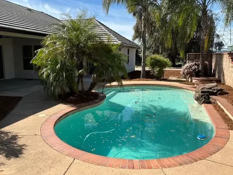 Exterior - 950 Santa Cruz Dr, Redding, CA 96003 photo 9 of 12