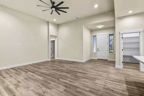 Living - 950 Santa Cruz Dr, Redding, CA 96003 photo 3 of 4