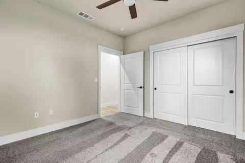 Bedroom - 950 Santa Cruz Dr, Redding, CA 96003 photo 6 of 8