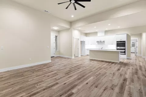 Living - 950 Santa Cruz Dr, Redding, CA 96003 photo 2 of 4