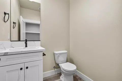 Bath - 950 Santa Cruz Dr, Redding, CA 96003 photo 8 of 8