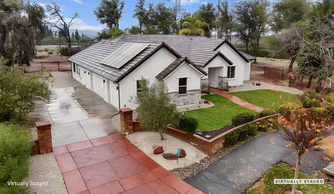 Exterior - 950 Santa Cruz Dr, Redding, CA 96003 photo 2 of 12