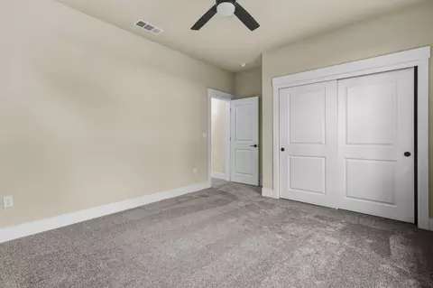 Bedroom - 950 Santa Cruz Dr, Redding, CA 96003 photo 8 of 8