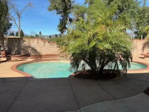 Exterior - 950 Santa Cruz Dr, Redding, CA 96003 photo 8 of 12