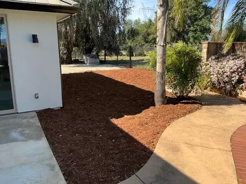 Exterior - 950 Santa Cruz Dr, Redding, CA 96003 photo 12 of 12