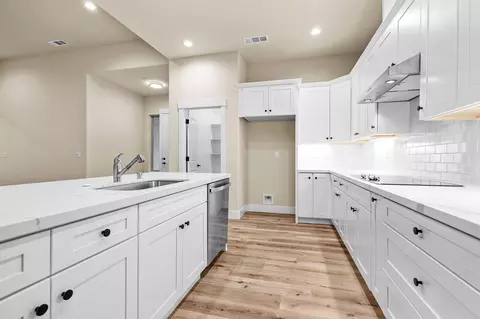 Kitchen - 950 Santa Cruz Dr, Redding, CA 96003 photo 2 of 2