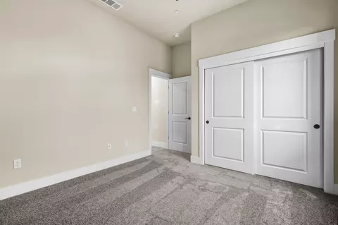 Bedroom - 950 Santa Cruz Dr, Redding, CA 96003 photo 4 of 8