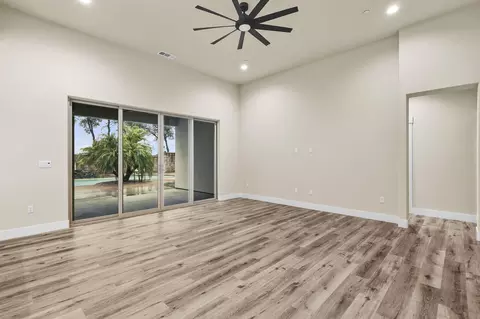 Living - 950 Santa Cruz Dr, Redding, CA 96003 photo 4 of 4
