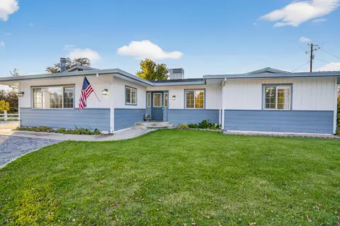 11990 Jack Pine Ln, Redding, CA 96003