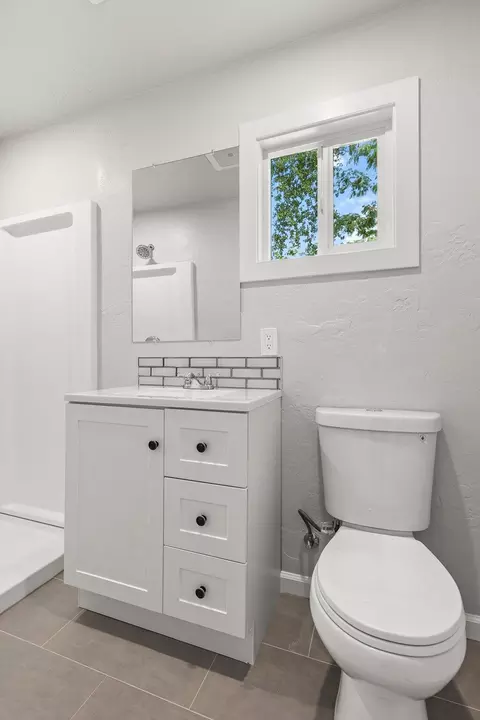 Bath - 2415 West St, Redding, CA 96001 photo 1 of 1