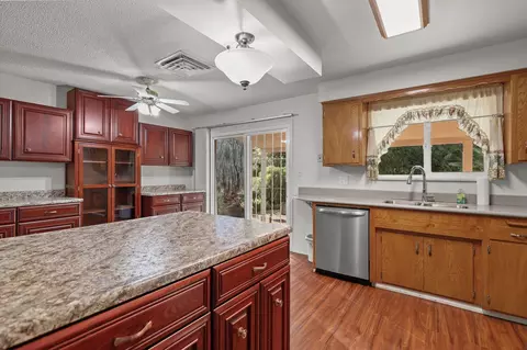 953 Camino Ct, Redding, CA 96002 photo 9