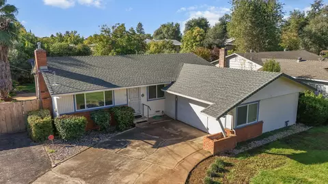 953 Camino Ct, Redding, CA 96002