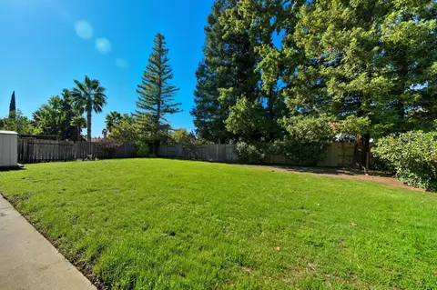 Exterior - 550 Armando Ave, Redding, CA 96003 photo 6 of 7