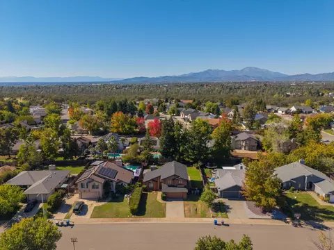 View/Area - 550 Armando Ave, Redding, CA 96003 photo 3 of 9