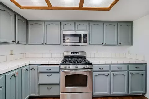 Kitchen - 550 Armando Ave, Redding, CA 96003 photo 4 of 4