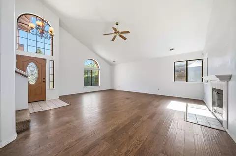 Living - 550 Armando Ave, Redding, CA 96003 photo 2 of 6
