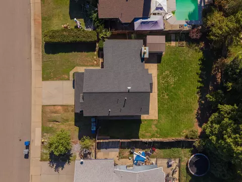View/Area - 550 Armando Ave, Redding, CA 96003 photo 4 of 9