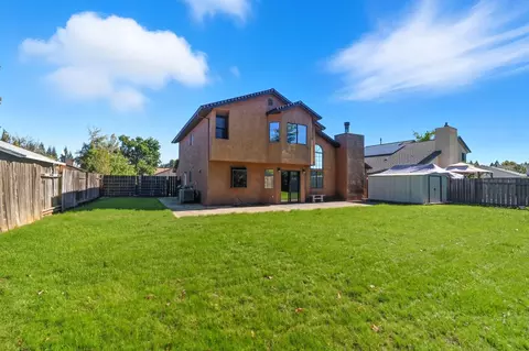 Exterior - 550 Armando Ave, Redding, CA 96003 photo 5 of 7