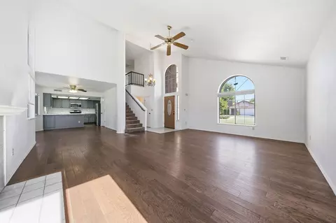 Living - 550 Armando Ave, Redding, CA 96003 photo 3 of 6