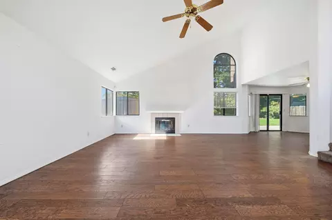 Living - 550 Armando Ave, Redding, CA 96003 photo 5 of 6