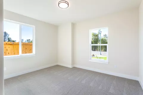 Bedroom - 3063 Karuk Ave, Redding, CA 96002 photo 5 of 7