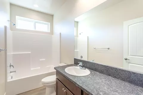 Bath - 3063 Karuk Ave, Redding, CA 96002 photo 1 of 1