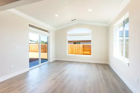 Living - 3063 Karuk Ave, Redding, CA 96002 photo 2 of 2