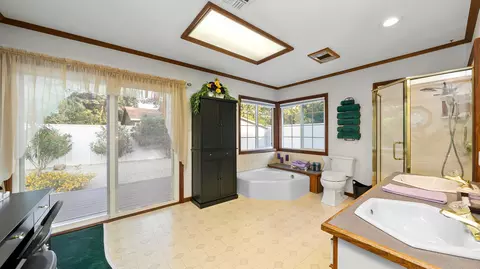 Bath - 2945 Mahan St, Redding, CA 96001 photo 4 of 5
