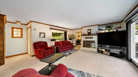 Living - 2945 Mahan St, Redding, CA 96001 photo 2 of 3