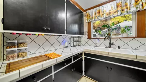 Kitchen - 2945 Mahan St, Redding, CA 96001 photo 2 of 4