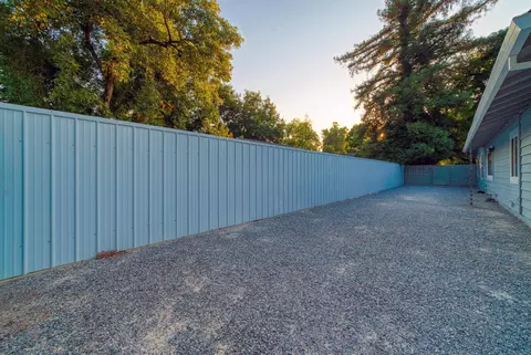 Exterior - 2945 Mahan St, Redding, CA 96001 photo 24 of 41